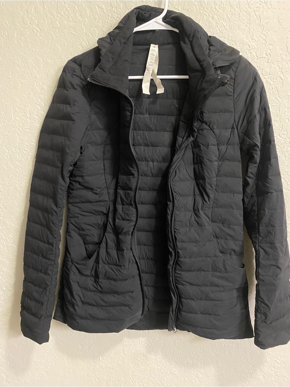 *front zipper needs repair* lululemon athletica Black Quilted Puffer Jacket